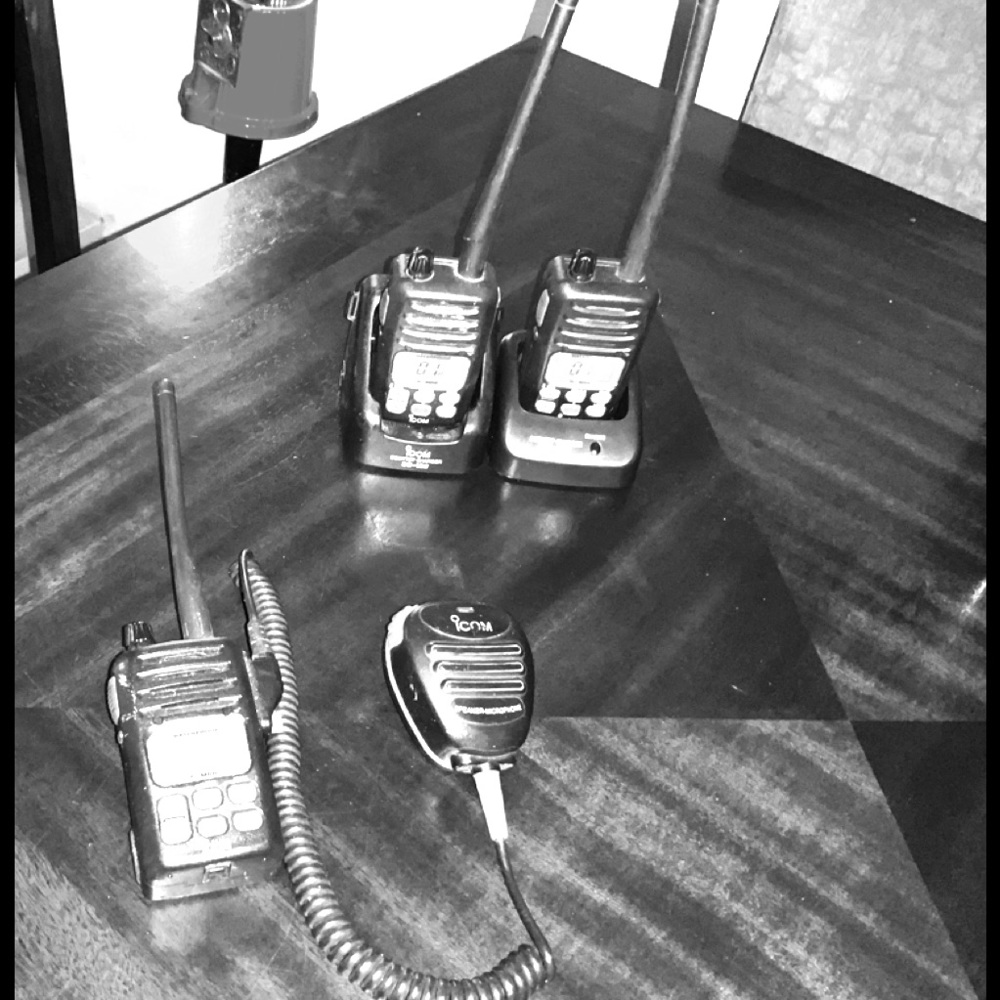 3 icom ic m-88 radio’s